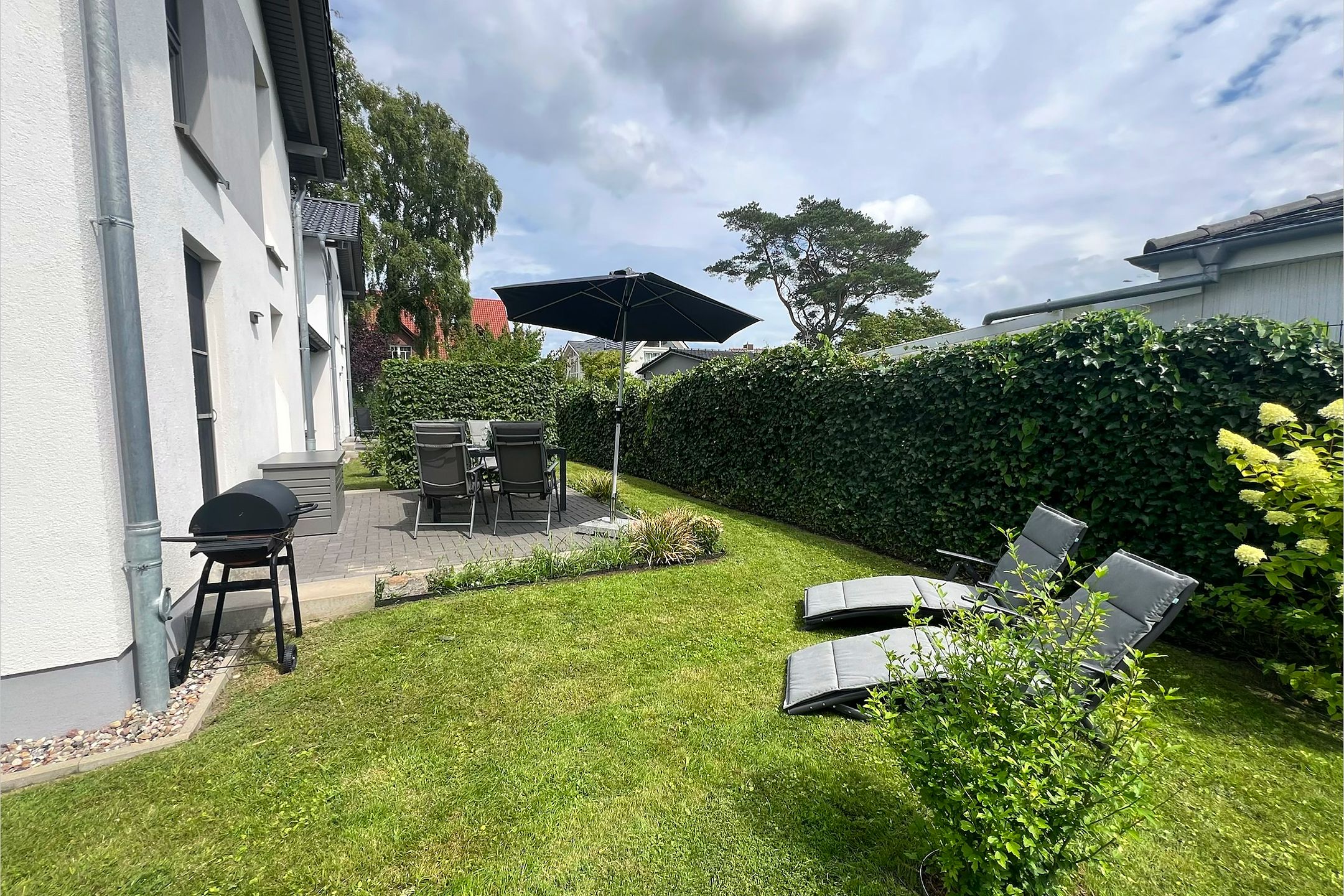 Garden and terrace of the holiday home in summer