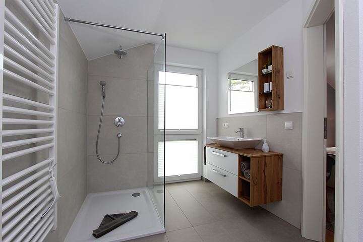 Second shower room with walk-in shower