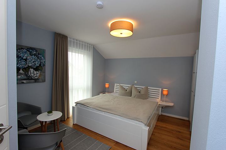 Second bedroom with double bed and bedside lamps